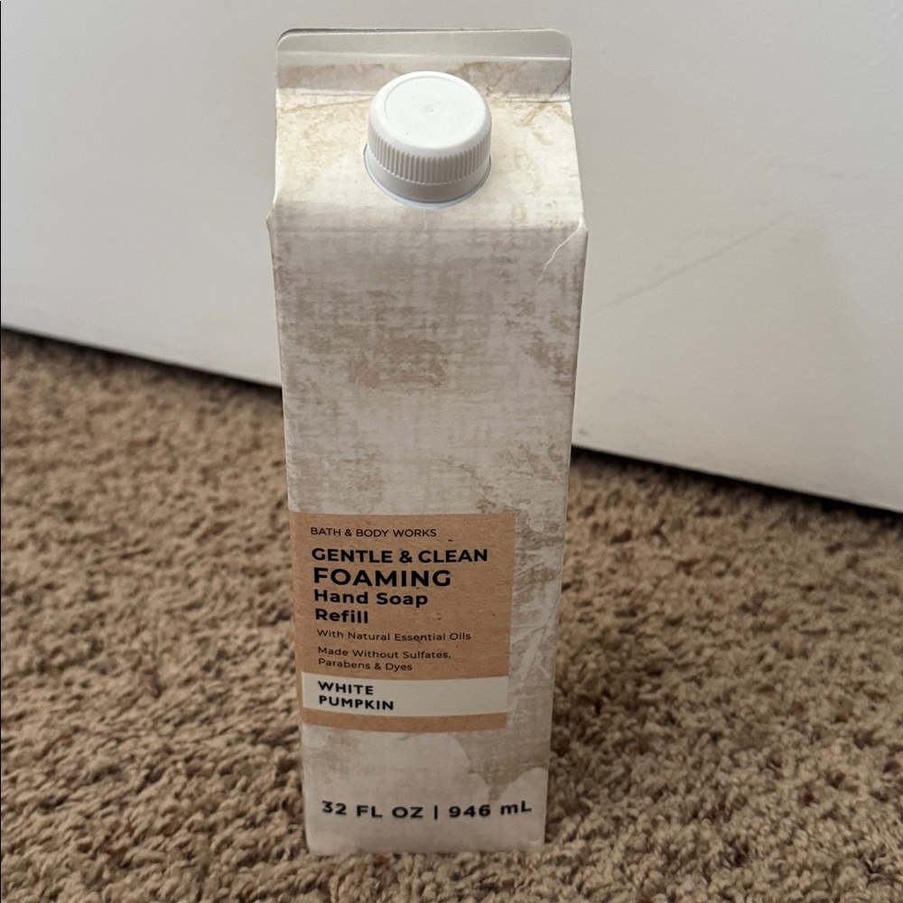 Bath & Body Works Gentle & Clean Foaming Hand Soap Refill WHITE PUMPKIN